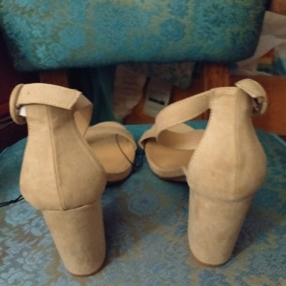 Tan block heel, size 11w - Picture 5 of 8